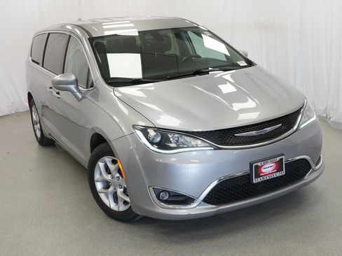 Certified 2019 Chrysler Pacifica Touring Plus w/ Tire & Wheel Group FWD image 13