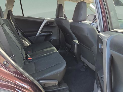 Used 2018 Toyota RAV4 LE image 20