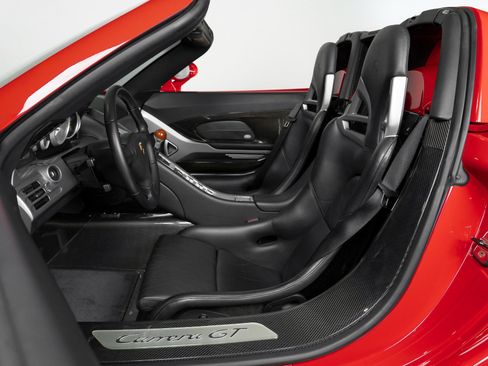Used 2004 Porsche Carrera GT RWD image 27