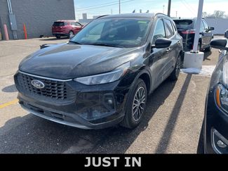 Used 2025 Ford Escape SE video 1