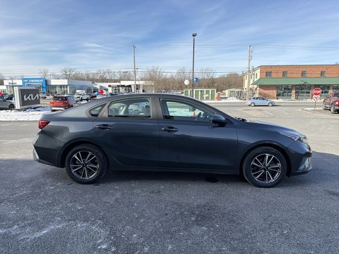 Used 2023 Kia Forte LXS image 4