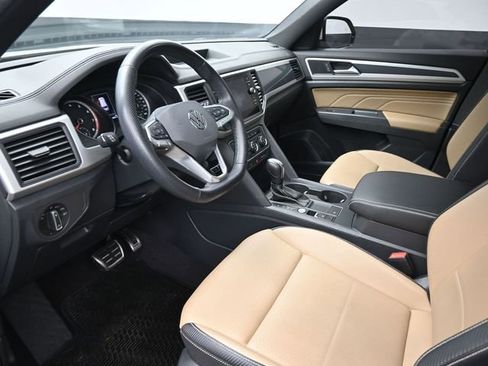 Used 2021 Volkswagen Atlas Cross Sport SE image 18