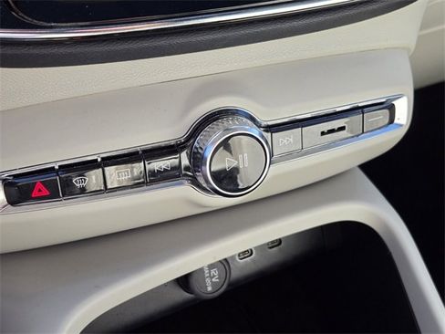 Certified 2023 Volvo XC40 B5 Plus w/ Protection Package Premier image 27