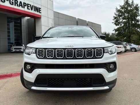 Used 2025 Jeep Compass Limited AWD/4WD image 3