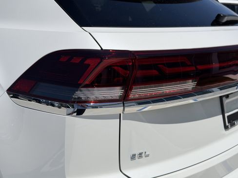 New 2026 Volkswagen Atlas Cross Sport SEL Premium R-Line AWD/4WD image 10