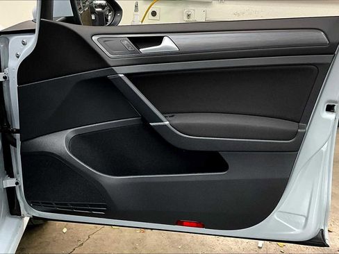 Used 2019 Volkswagen e-Golf SE w/ Driver Assistance Package image 26