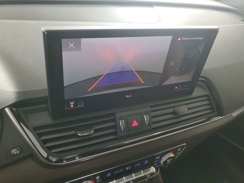 Certified 2025 Audi Q5 2.0T Premium Plus image 5