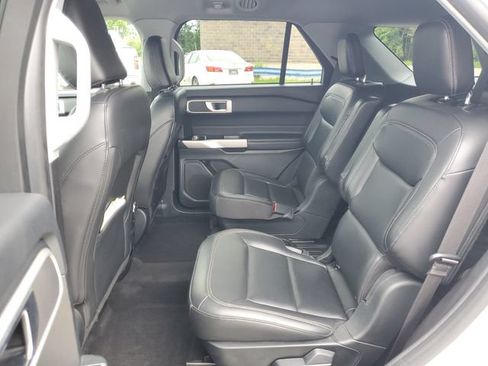 Used 2021 Ford Explorer XLT w/ Equipment Group 202A AWD/4WD image 30