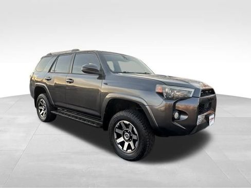 Used 2020 Toyota 4Runner SR5 image 10
