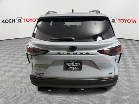Certified 2025 Toyota Sienna XLE Woodland Edition AWD/4WD image 7
