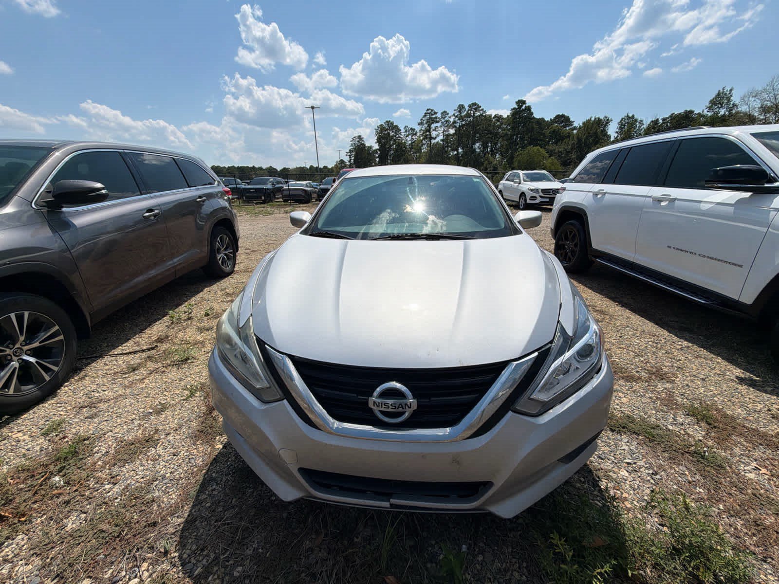 Used 2017 Nissan Altima 2.5 SV FWD image 2