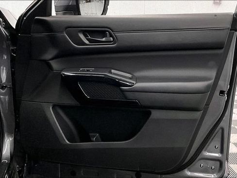 Used 2025 Nissan Pathfinder SV FWD image 20
