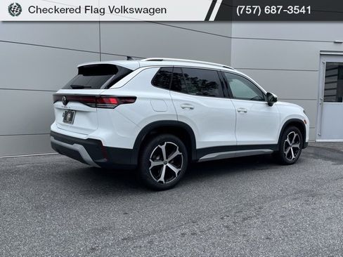 New 2025 Volkswagen Tiguan SE image 21