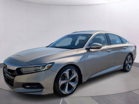 Used 2018 Honda Accord Touring image 1
