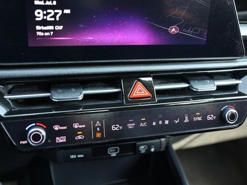 Used 2024 Kia Niro Wave w/ Wave Preserve Package FWD image 23