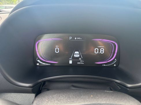 Used 2025 Kia Soul LX w/ LX Technology Package FWD image 38