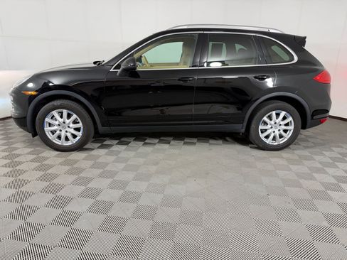 Used 2013 Porsche Cayenne w/ Convenience Pkg AWD/4WD image 2