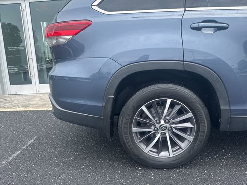 Used 2019 Toyota Highlander XLE AWD/4WD image 26