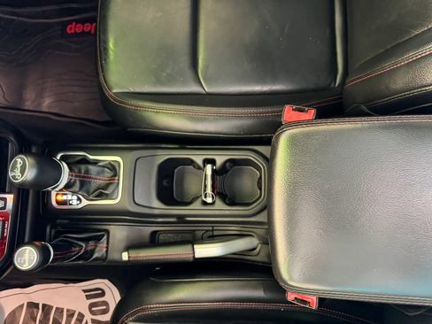 Used 2018 Jeep Wrangler Unlimited Rubicon AWD/4WD image 16