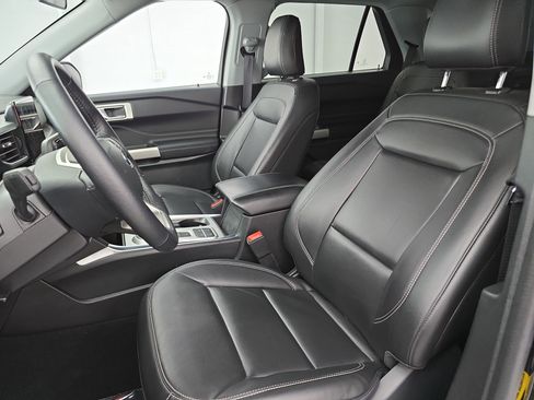 Used 2024 Ford Explorer XLT w/ Equipment Group 202A image 16
