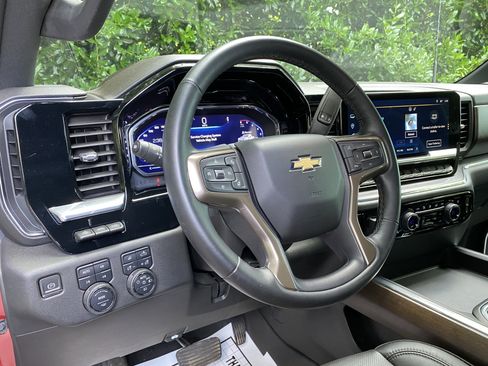 Used 2024 Chevrolet Silverado 2500 High Country w/ High Country Premium Package image 17