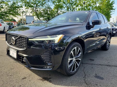 Certified 2023 Volvo XC60 B6 Ultimate w/ Climate Package AWD/4WD image 3