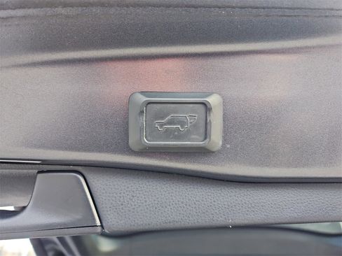 Used 2020 Toyota RAV4 XLE image 30