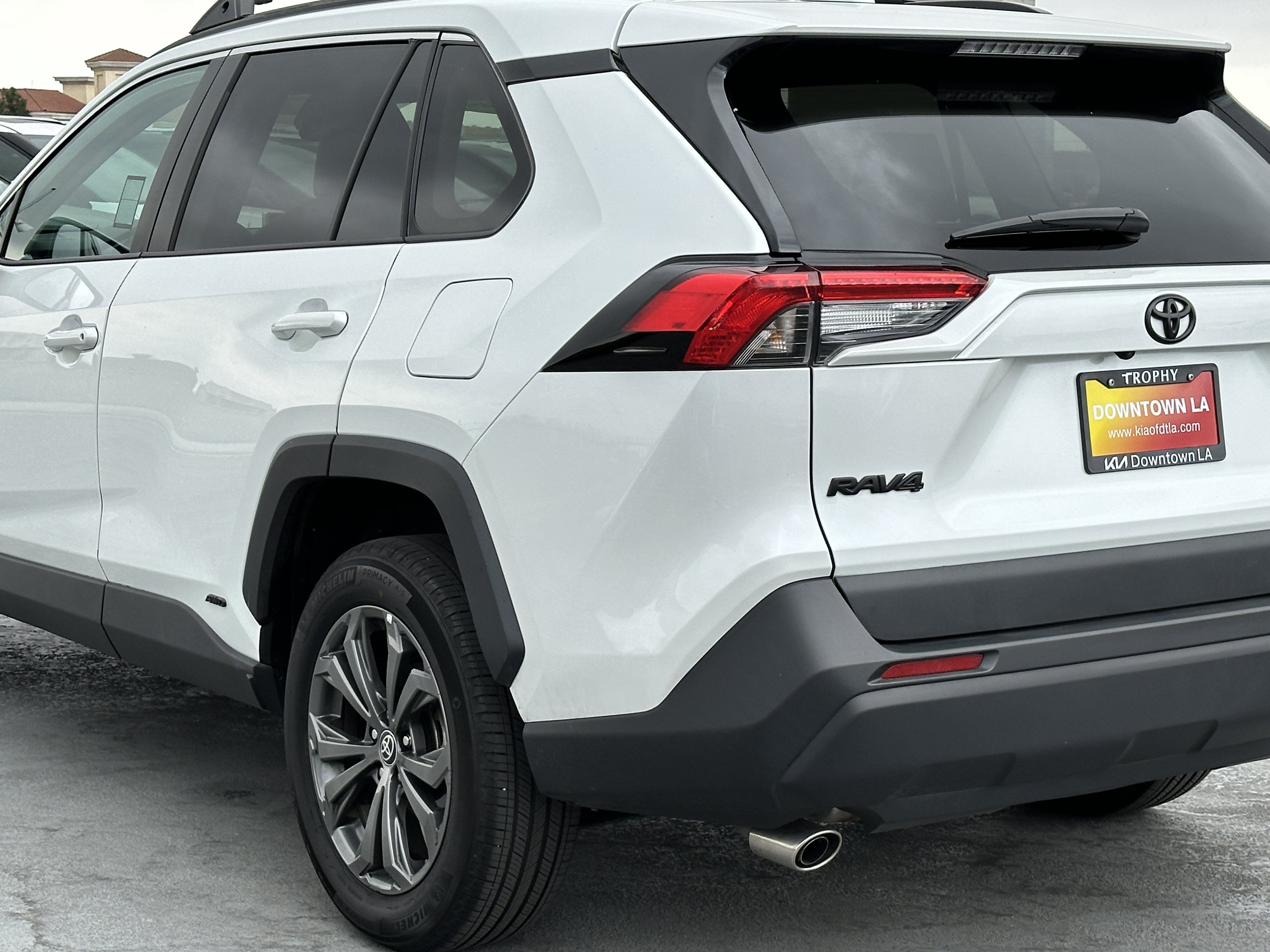 Used 2025 Toyota RAV4 XLE Premium AWD/4WD image 5