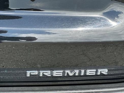 Used 2024 Chevrolet Tahoe Premier AWD/4WD image 32