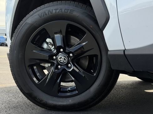 Used 2025 Toyota RAV4 XLE AWD/4WD image 26