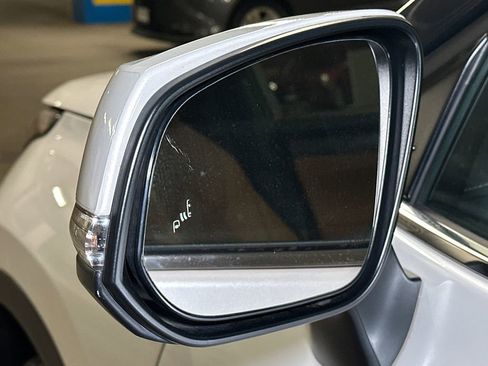Used 2023 Toyota Highlander Platinum FWD image 17