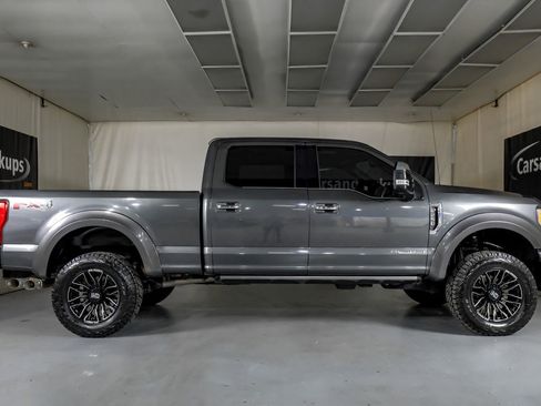 Used 2017 Ford F250 Platinum w/ Platinum Ultimate Package AWD/4WD image 6