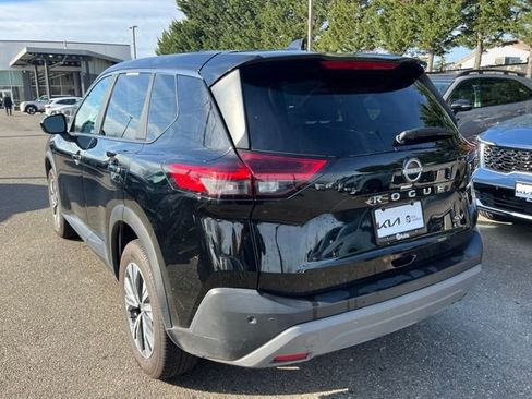 Used 2023 Nissan Rogue SV image 8