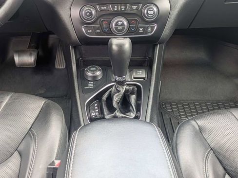 Used 2019 Jeep Cherokee Limited AWD/4WD image 20