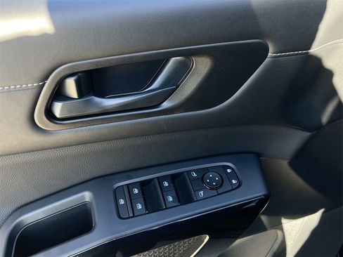 Certified 2025 Nissan Pathfinder S image 24