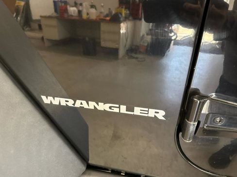 Used 2015 Jeep Wrangler Rubicon w/ Power Convenience Group AWD/4WD image 72
