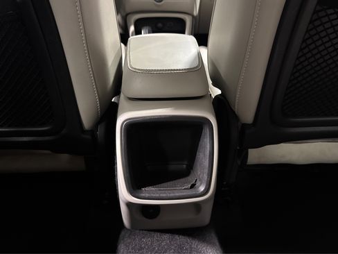 Used 2019 Volvo XC40 T5 Momentum image 38