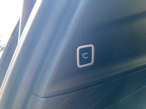 Used 2021 Chrysler Pacifica Touring w/ Uconnect Theater Family Group AWD/4WD image 38