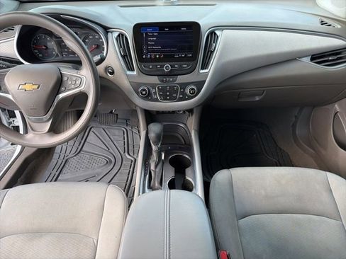 Used 2022 Chevrolet Malibu LT image 16