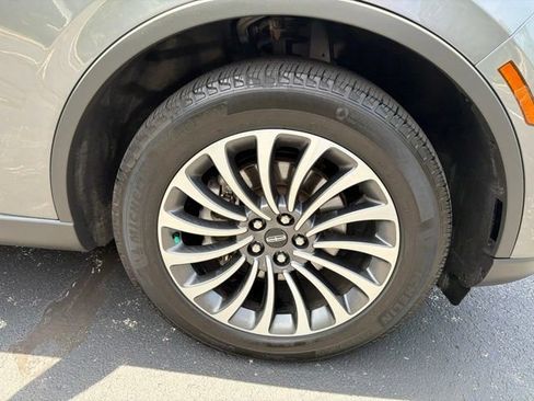 Used 2024 Lincoln Aviator AWD w/ Premium Package image 40