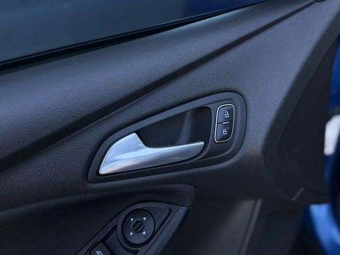 Used 2018 Ford Focus SE w/ Cold Weather Package image 23