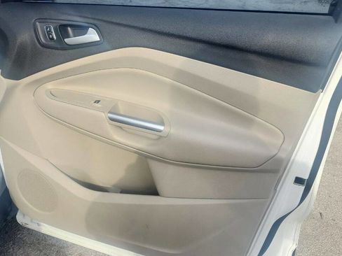 Used 2017 Ford Escape SE image 24