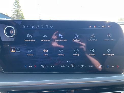 Used 2025 Chevrolet Traverse LT w/ LPO, Floor Liner Package FWD image 17