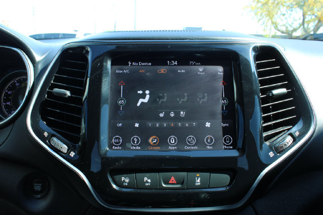Used 2019 Jeep Cherokee Overland w/ Technology Group AWD/4WD image 20