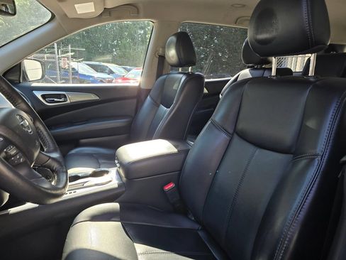 Used 2020 Nissan Pathfinder SL FWD image 10