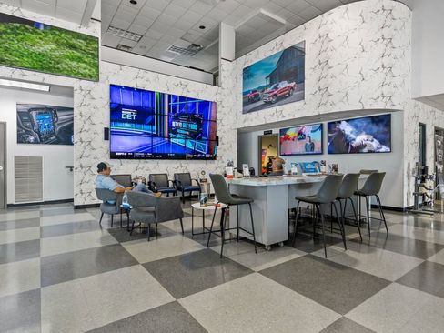 Used 2014 Chrysler Town & Country Touring image 12