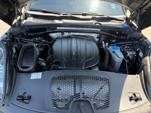 Used 2018 Porsche Macan AWD/4WD image 20