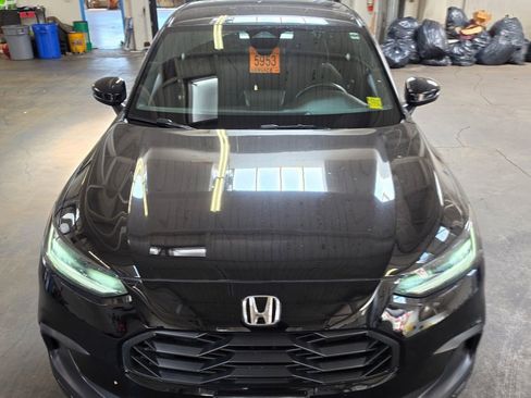 Used 2025 Honda HR-V Sport image 3