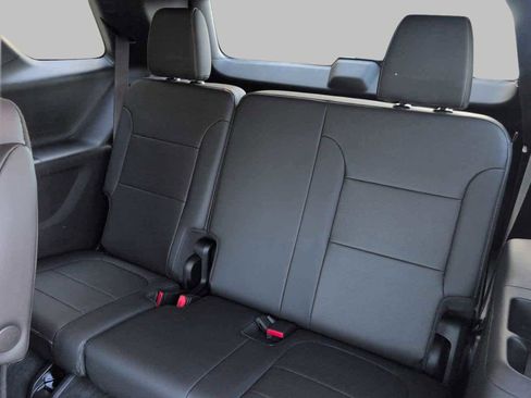 Used 2022 Chevrolet Traverse Premier image 22