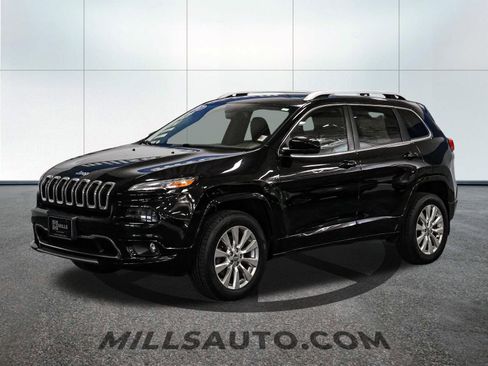 Used 2017 Jeep Cherokee Overland AWD/4WD image 2
